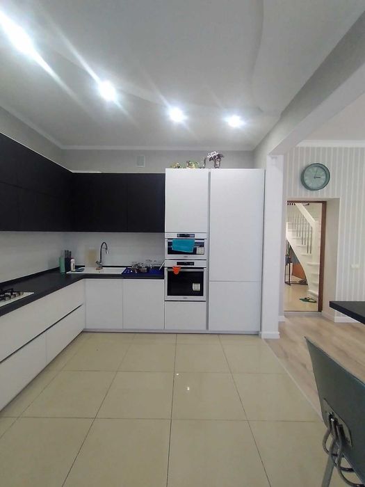 Продам 2 дома на 7 сотках земли на Таирова.