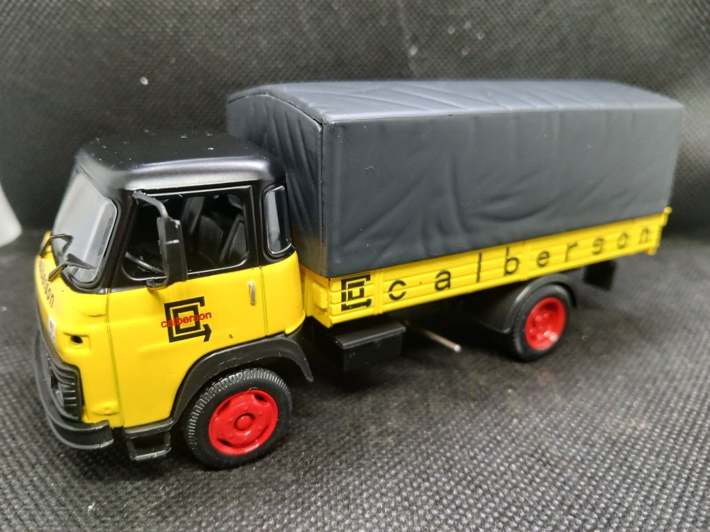 Miniaturas 1:43 de Camiões  Comerciais  Conjunto de 7  unidades