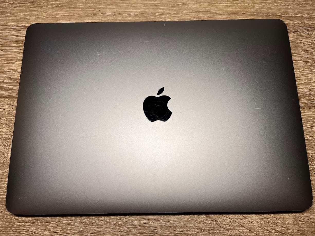 Macbook Pro 2020 13" M1 / 8Gb DDR4 / SSD 256Gb - батарея 97%