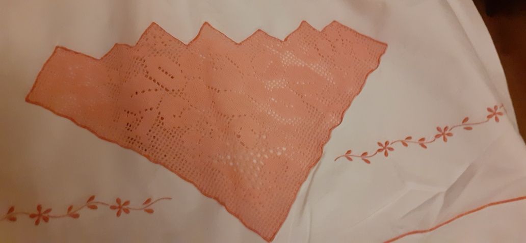 Maravilhoso Lençol Rendas Finas Coral.- Fronhas
