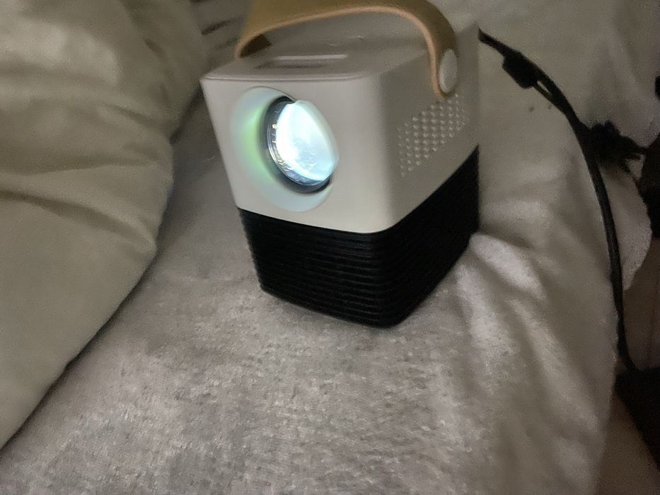 Проектор EMCORE  DL-WL7 Android WiFi, мультимедійний для будинку