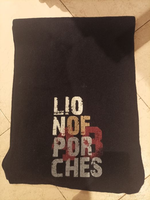 Cachecol Lion of Porsches. London