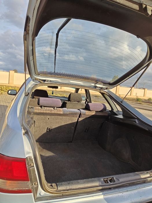 Продам машину Тойота Карина Е срочно