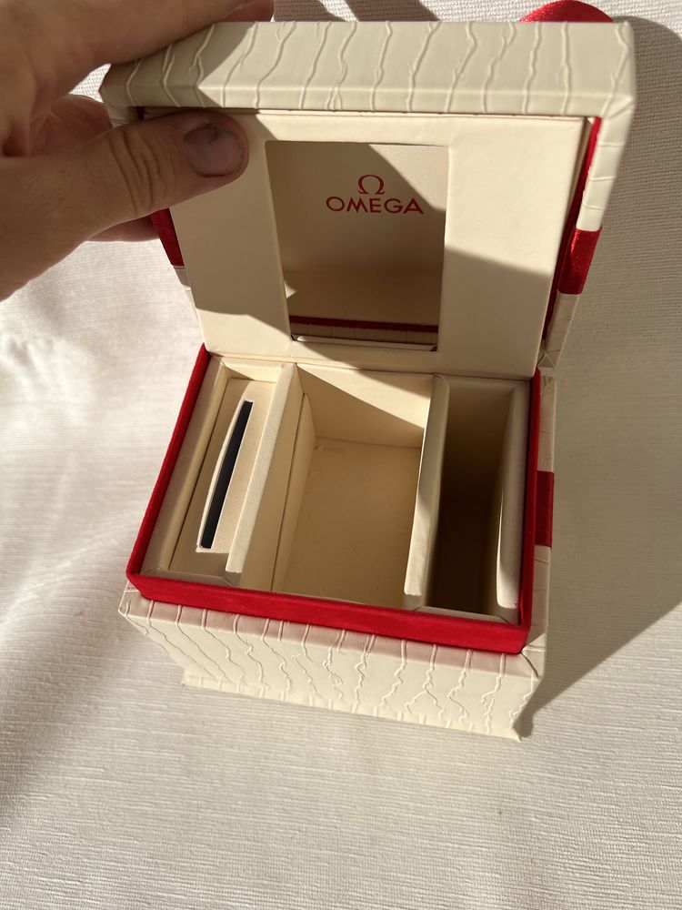 Caixa omega de relógio para oferecer