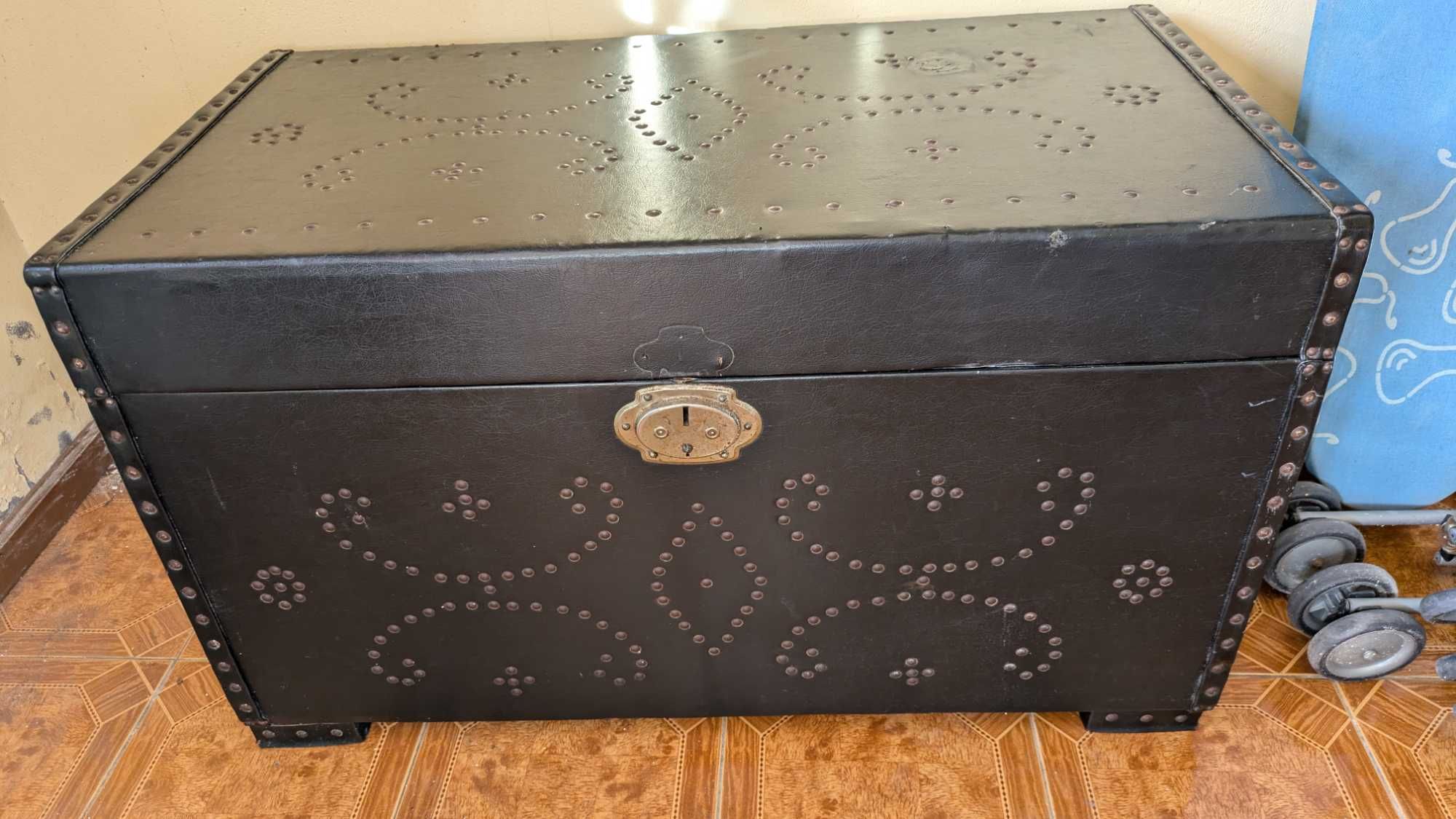 cristaleira+móvel+mobília de quarto+ 2 comedas móvel cama+ arca