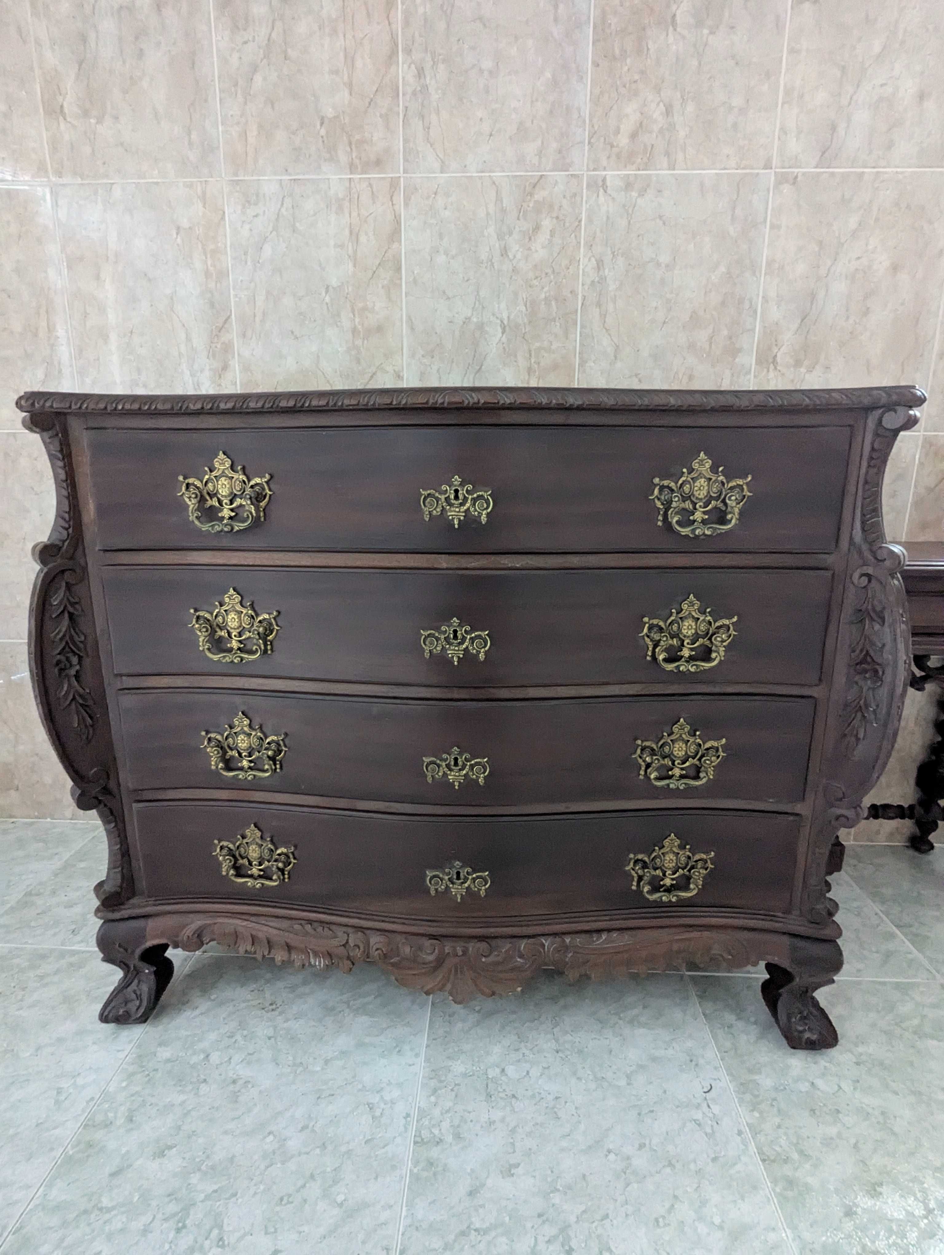 Conjunto de móveis de quarto em madeira maciça