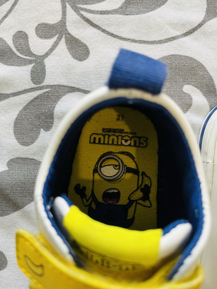 Ténis minions- pouco usados