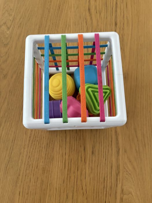 Elastyczna kostka InnyBin marki Fat Brain Toys