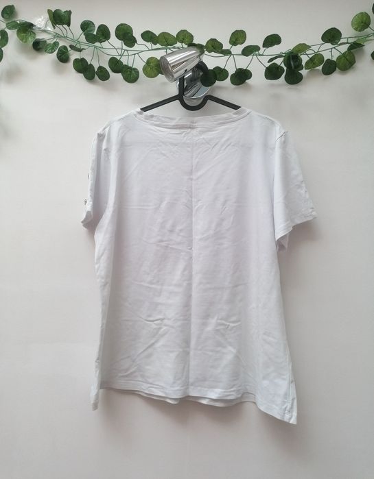 T-shirt Branca com estampagem prateada