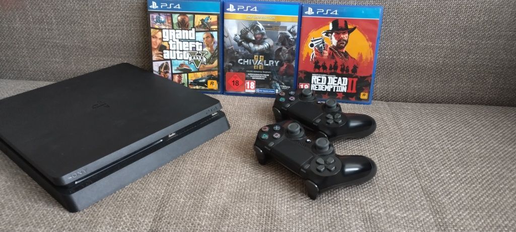 PS4 Slim 1TB + 2 pady + RDR2, GTA V, Chivalry 2