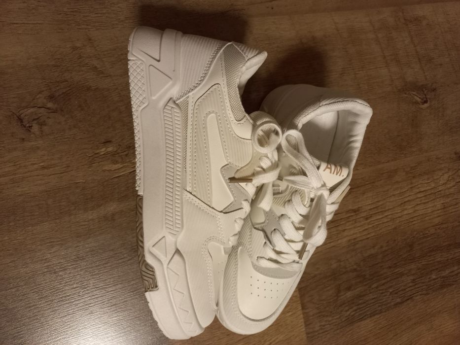 Жіночі  кросівки