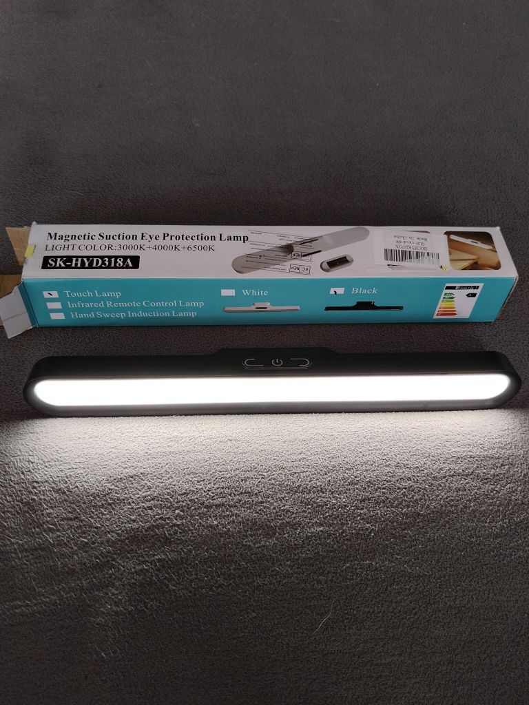 Magnetyczna lampka biurkowa