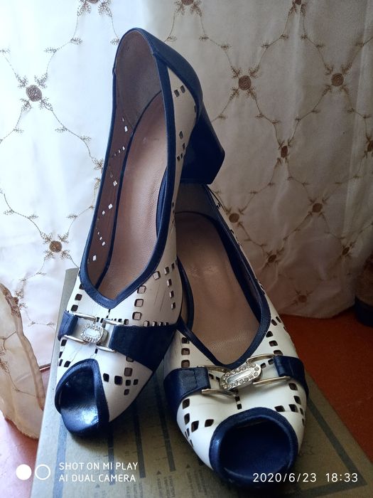 Туфлі-босоніжки  жіночі