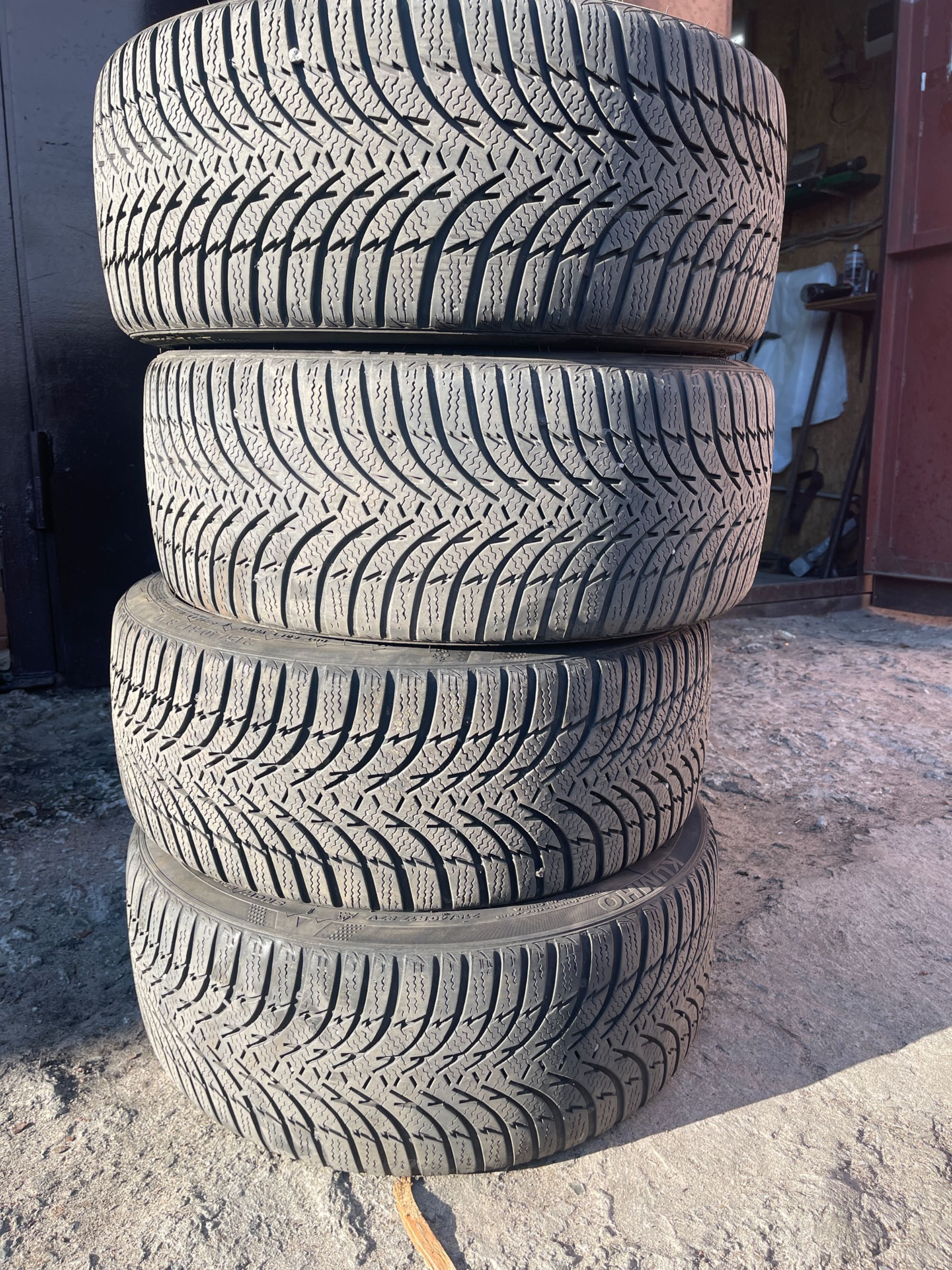 Шина покрышка 215/40/R17 KUMHO WinterCraft