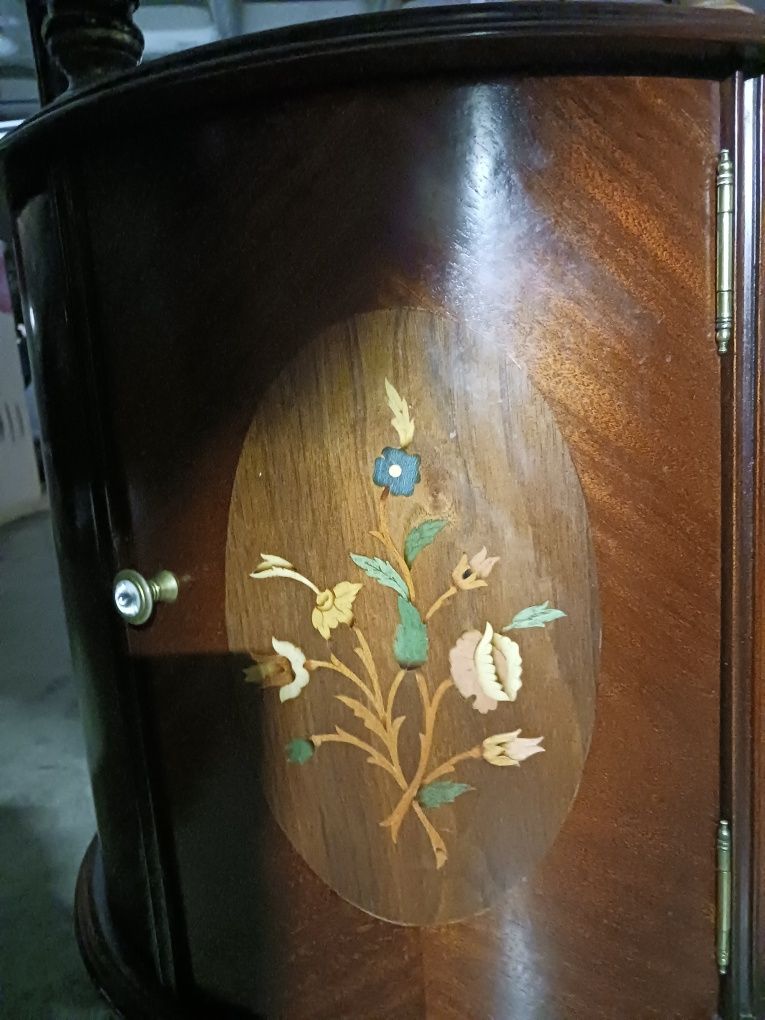 Movel de apoio antigo c/folheados na porta