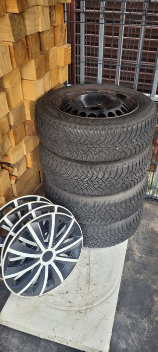 Komplet kół zimowych 185/60R15 Goodyear +kołpaki