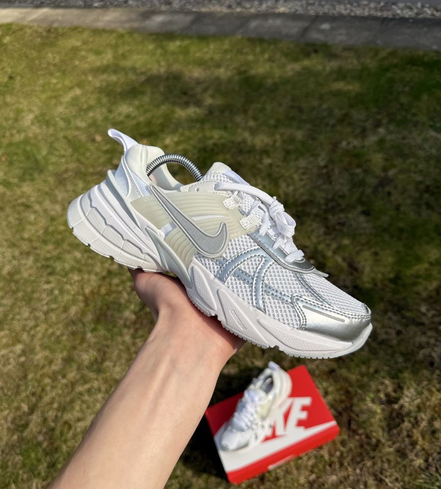 Nike V2K Run damskie sportowe buty sneakersy do biegania biegówki Y2K