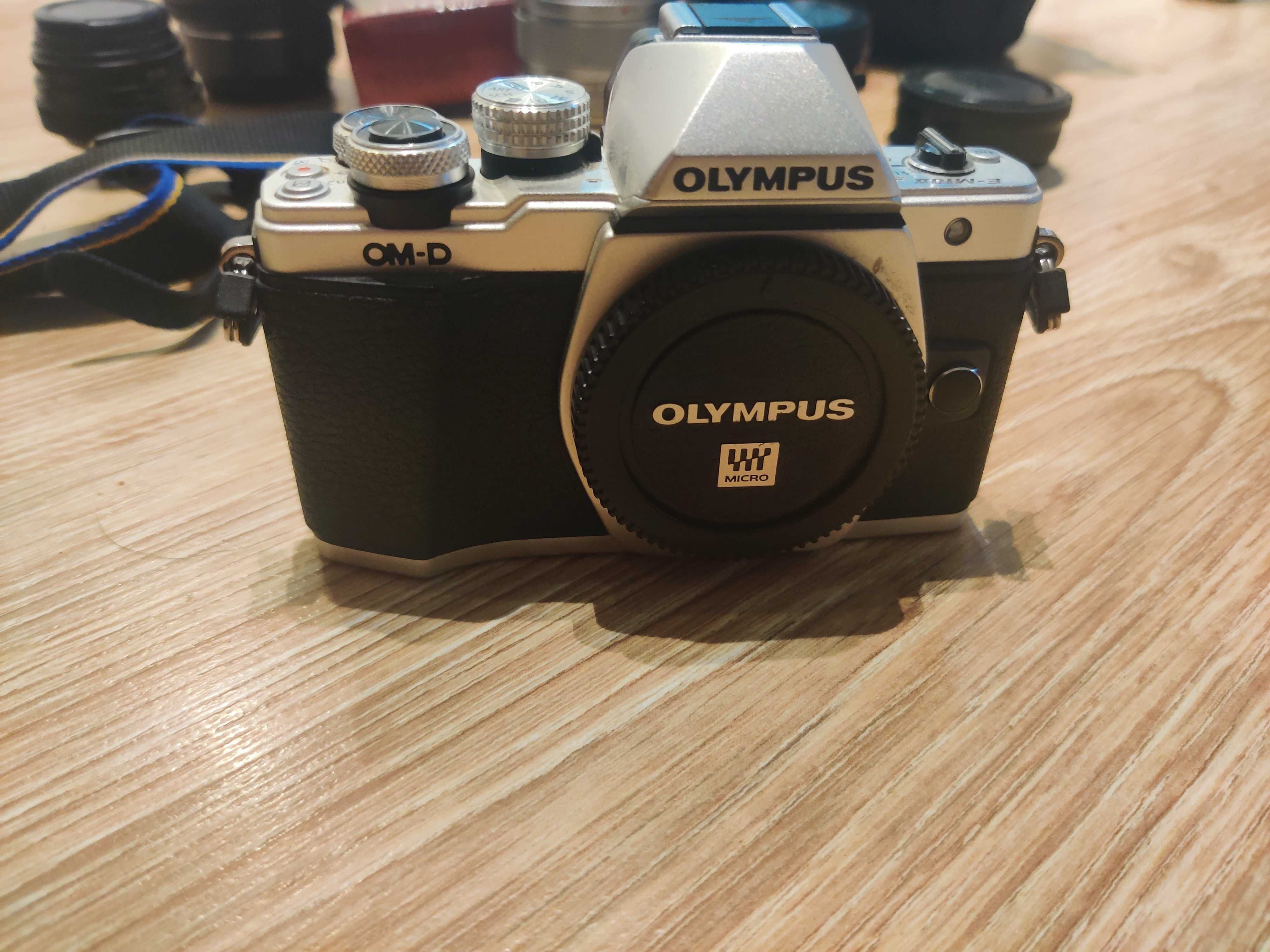 Olympus OM-D E-M10 Mark II + 4 obiektywy + karta 64 GB + akcesoria