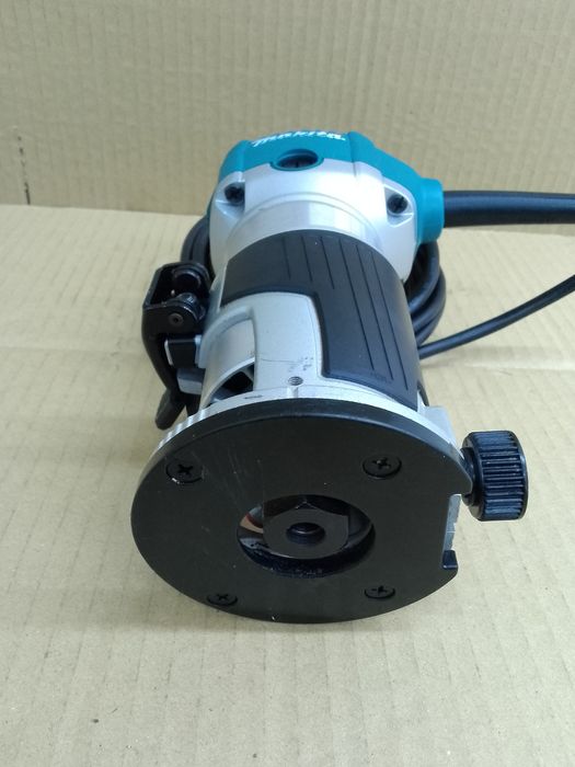 Makita RT0700C Frezarka Górnowrzecionowa Krawędziowa 710W 8mm