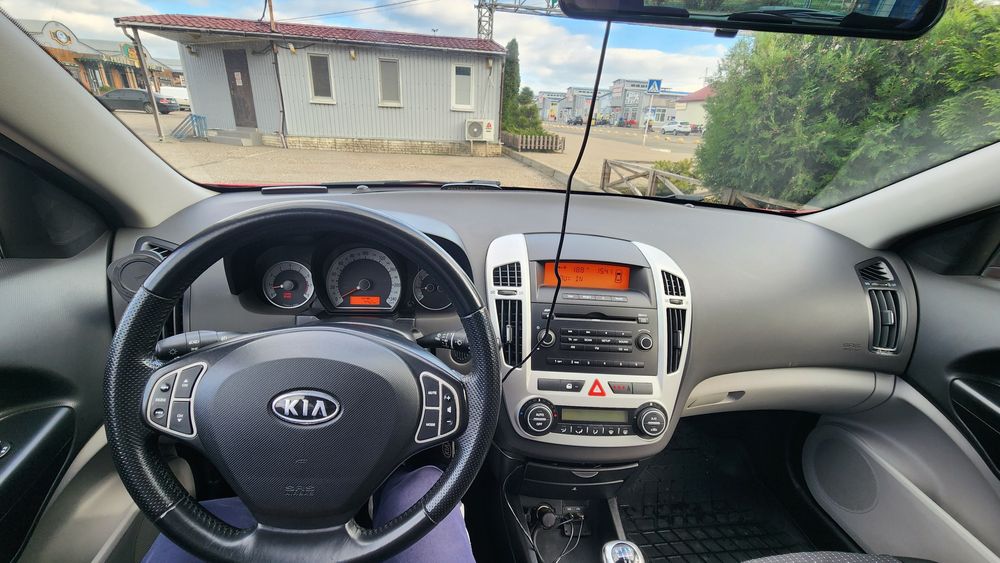KIA Ceed.   2008