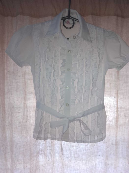 Школьная блузка.Рост 122 см.На 7 лет.