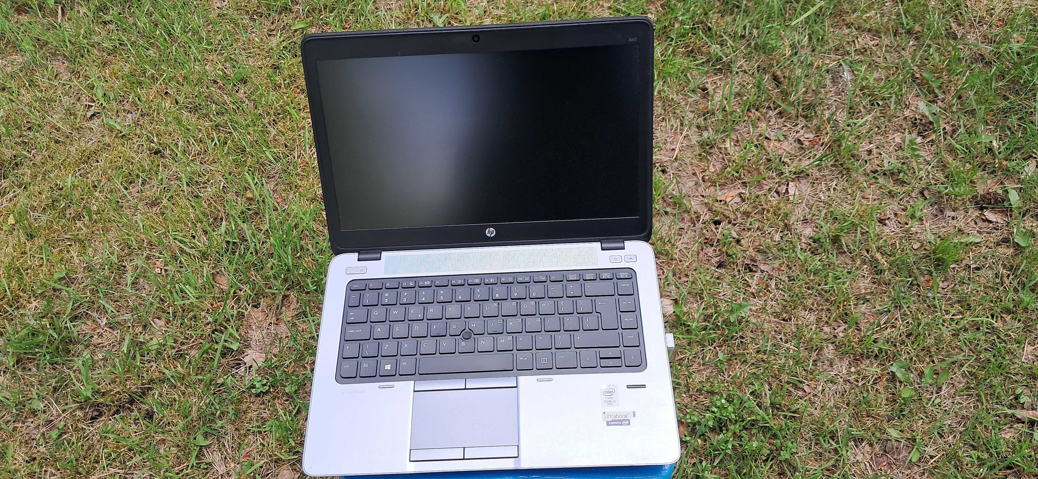 Laptop HP  wbudowan modem LTE 8/128 Windows 11 stan idealny Windows 11
