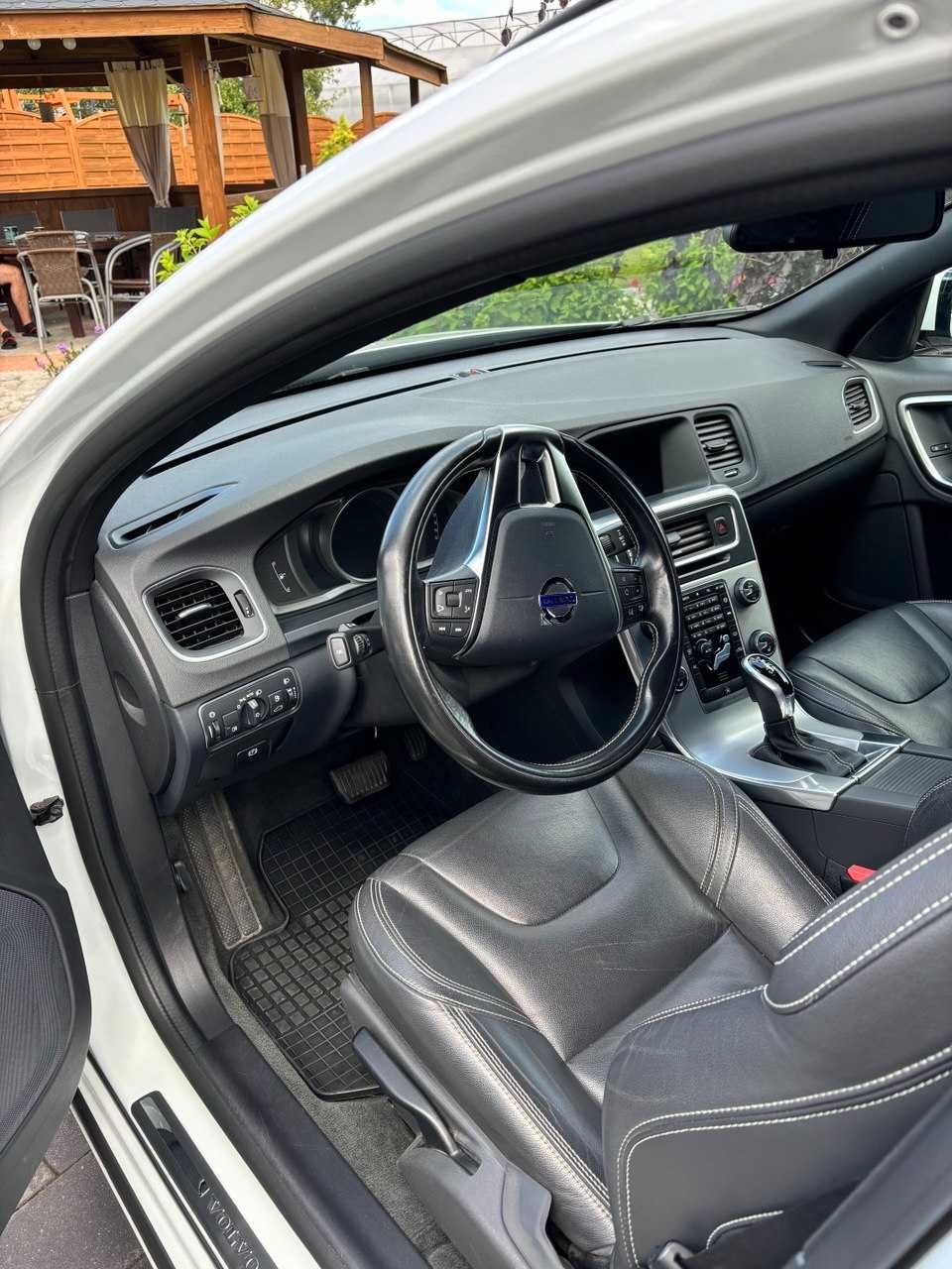 Volvo V60 2017r D3 150KM Automat