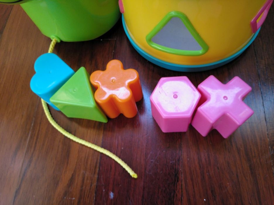 Brinquedos - Caracol que anda e Bombo