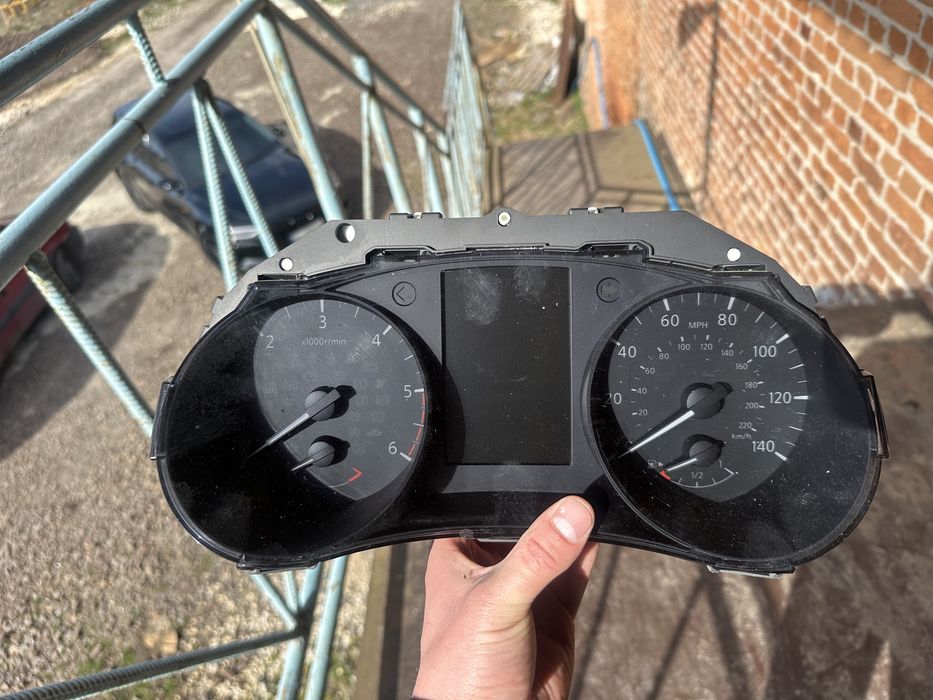 Панель приладів приборов приборная щиток Nissan X-Trail T32 1.6d 14-21