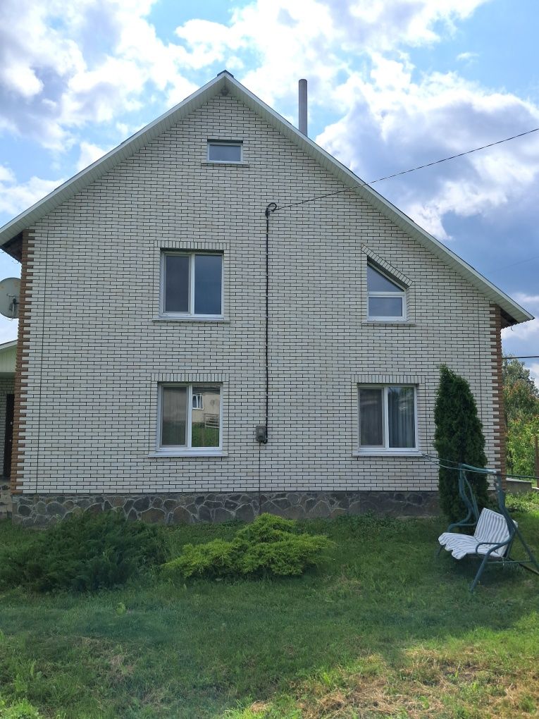 Продаж 2-поверхового будинку