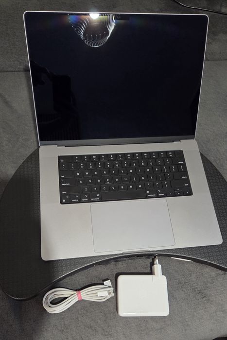 Apple MacBook Pro 16” – M2 Max 12/38 rdzeni – 32 GB RAM – 1 TB SSD