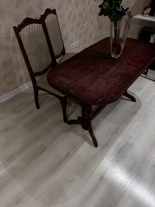 Стіл обідній і стільці