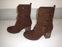 Botas castanhas com tachas Nº 39