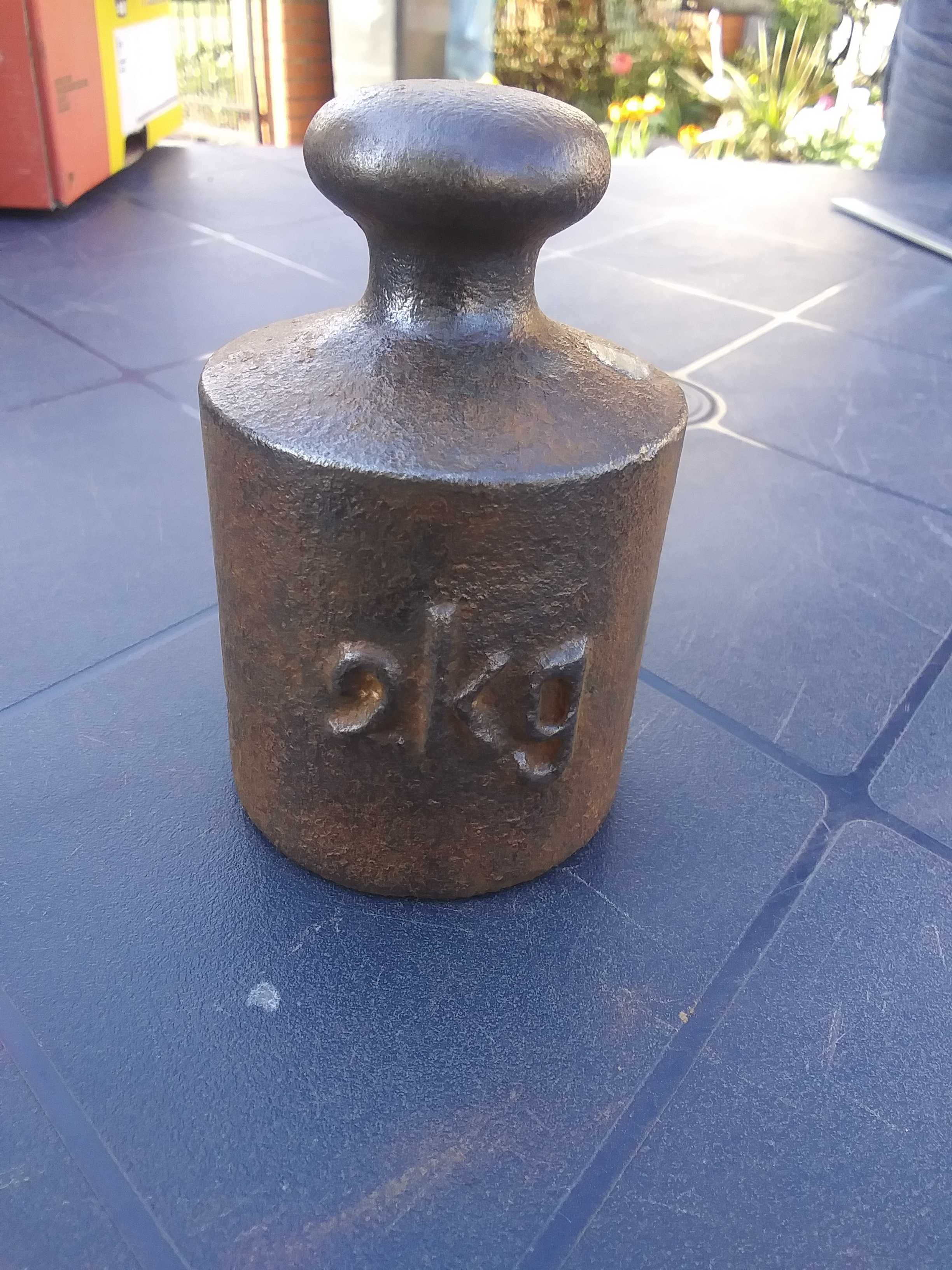 Stary odważnik do wagi 2kg kilogramy ciężarek PRL waga szalkowa 2000gr