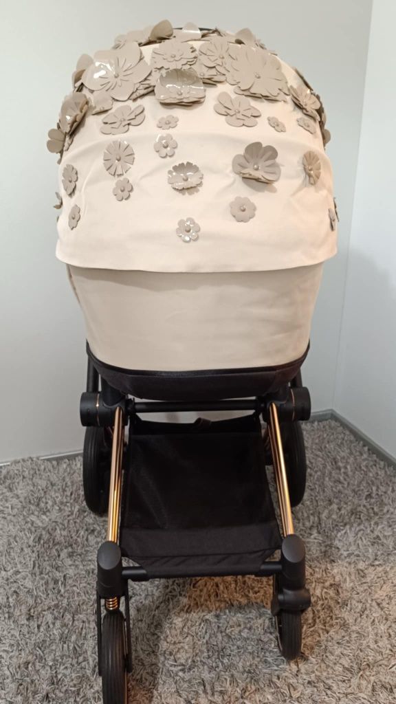 Cybex Priam 4.0 simply flowers beige wózek z gondolą