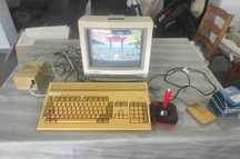 Commodore Amiga 1200 + Monitor 1085S