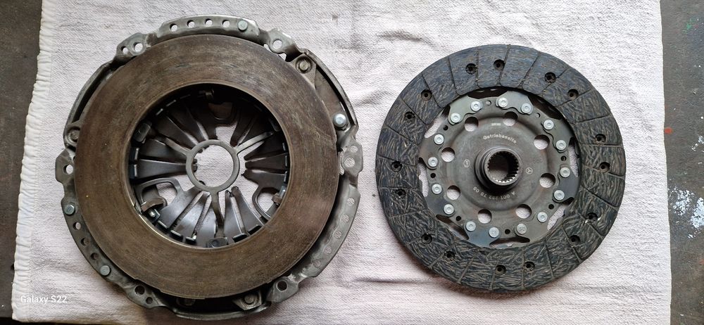 Продам комплект зчеплення та маховик OM651