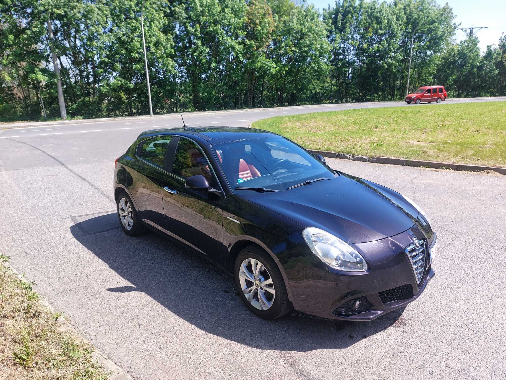 Bardzo Ładna Alfa Romeo Giulietta 1.6 JTDM Panorama Navi