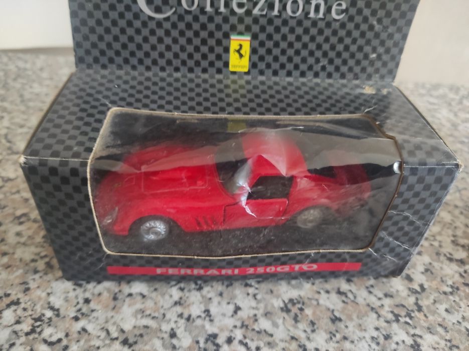 Miniatura de carros da Ferrari