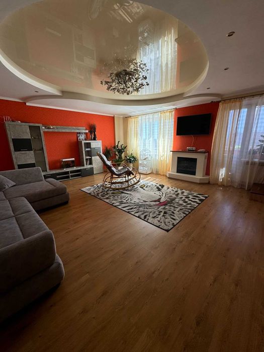 Дворівнева квартира на Виставці, вулиця Будівельників