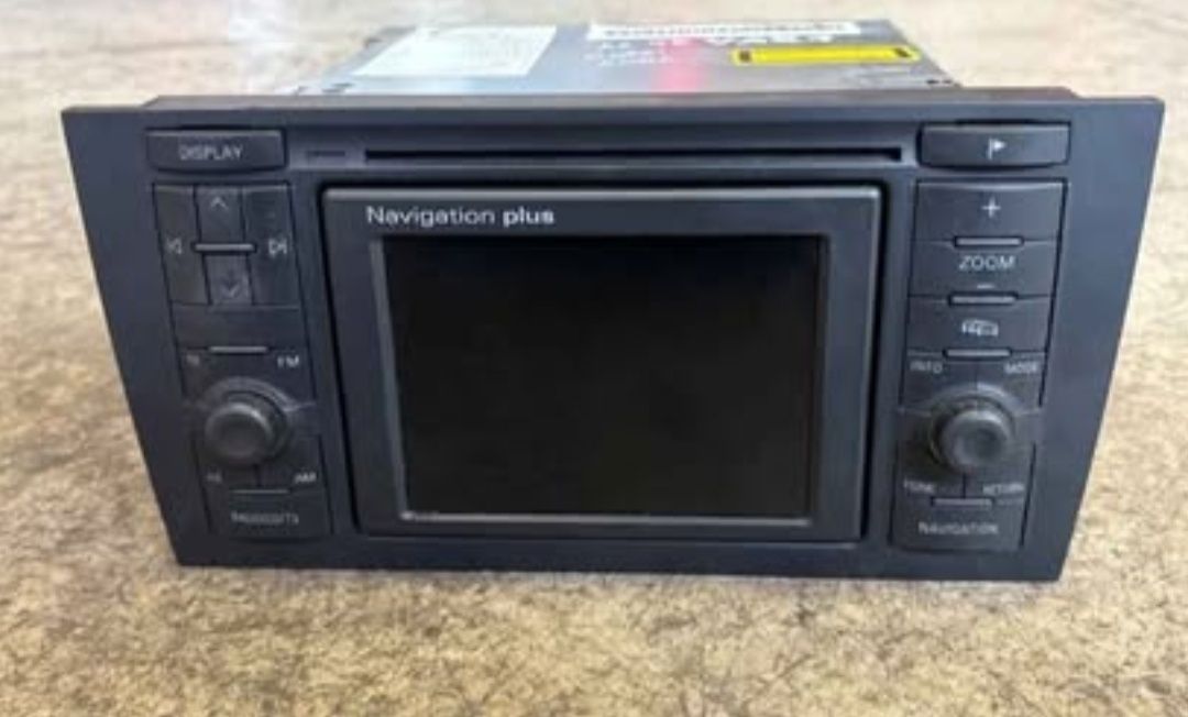 Radio Audi A4 RNS,D plus com Sistema de navegação integrado.