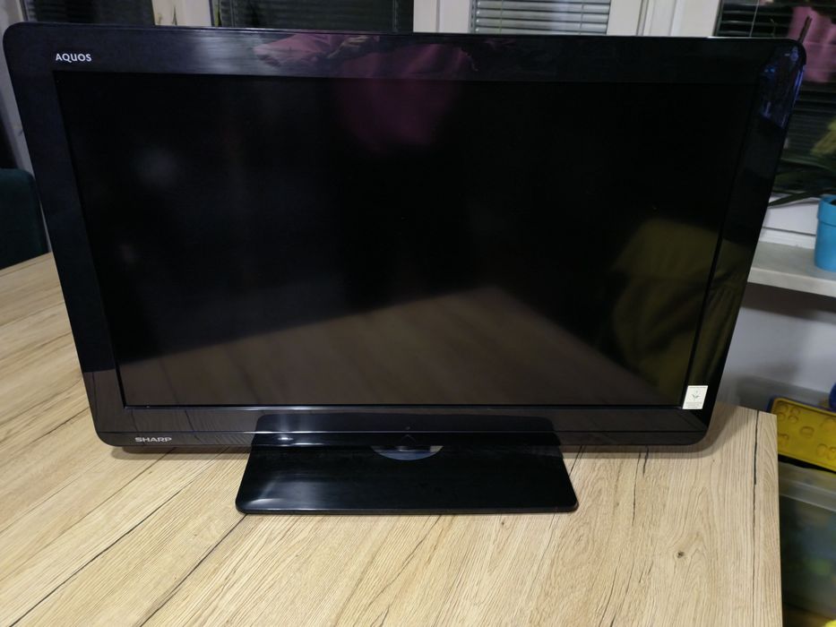 Telewizor LCD  SHARP 32 cale