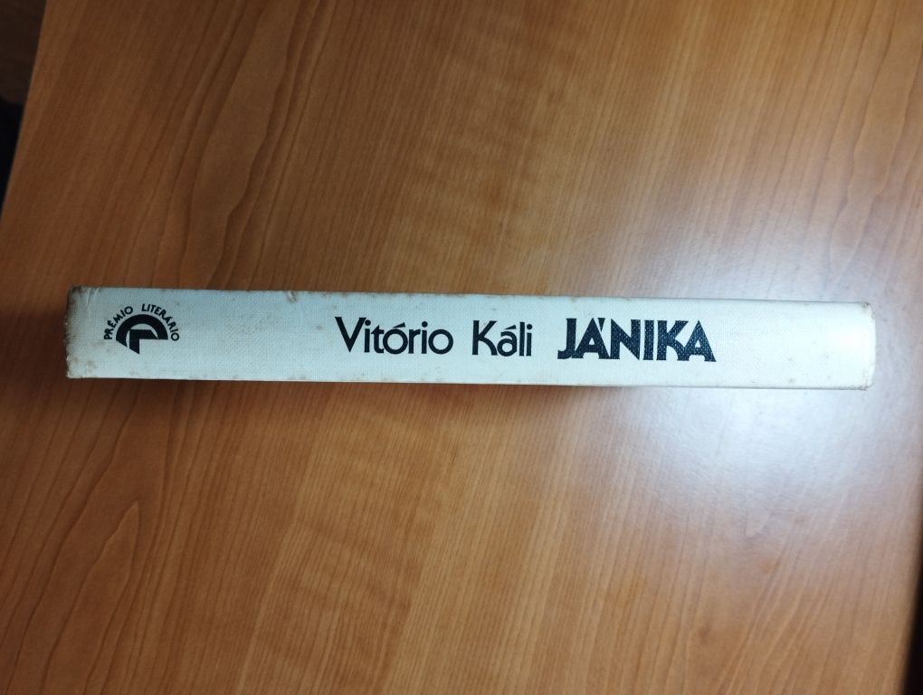 Janika - Vitório Kali