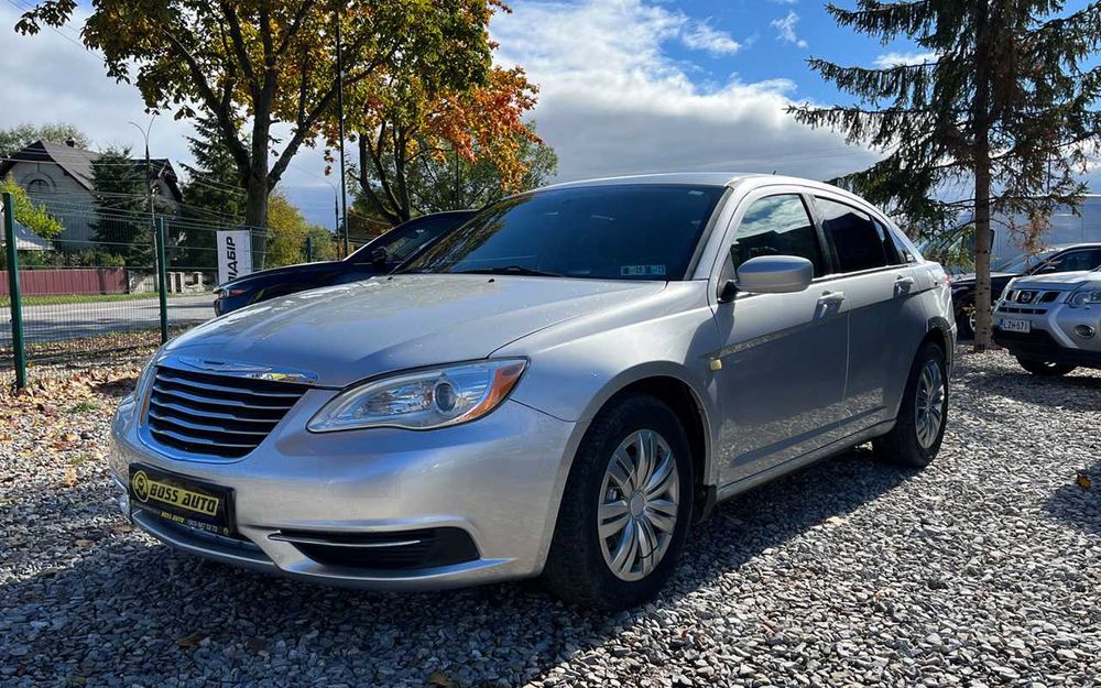 Chrysler 200  2011