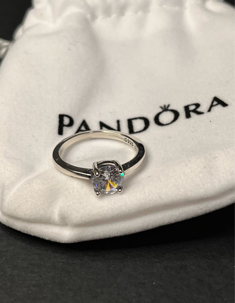 Каблучка Pandora Солітер