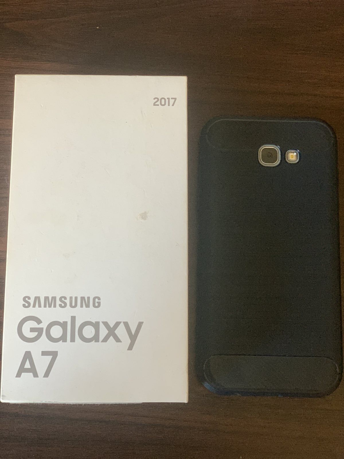 Продам Samsung A7 2017 SM-A720F