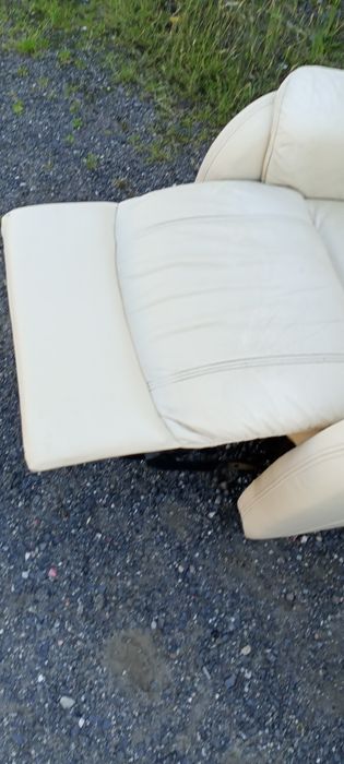 Sprzedam komplet wypoczynkowy z ekologicznej skóry.
