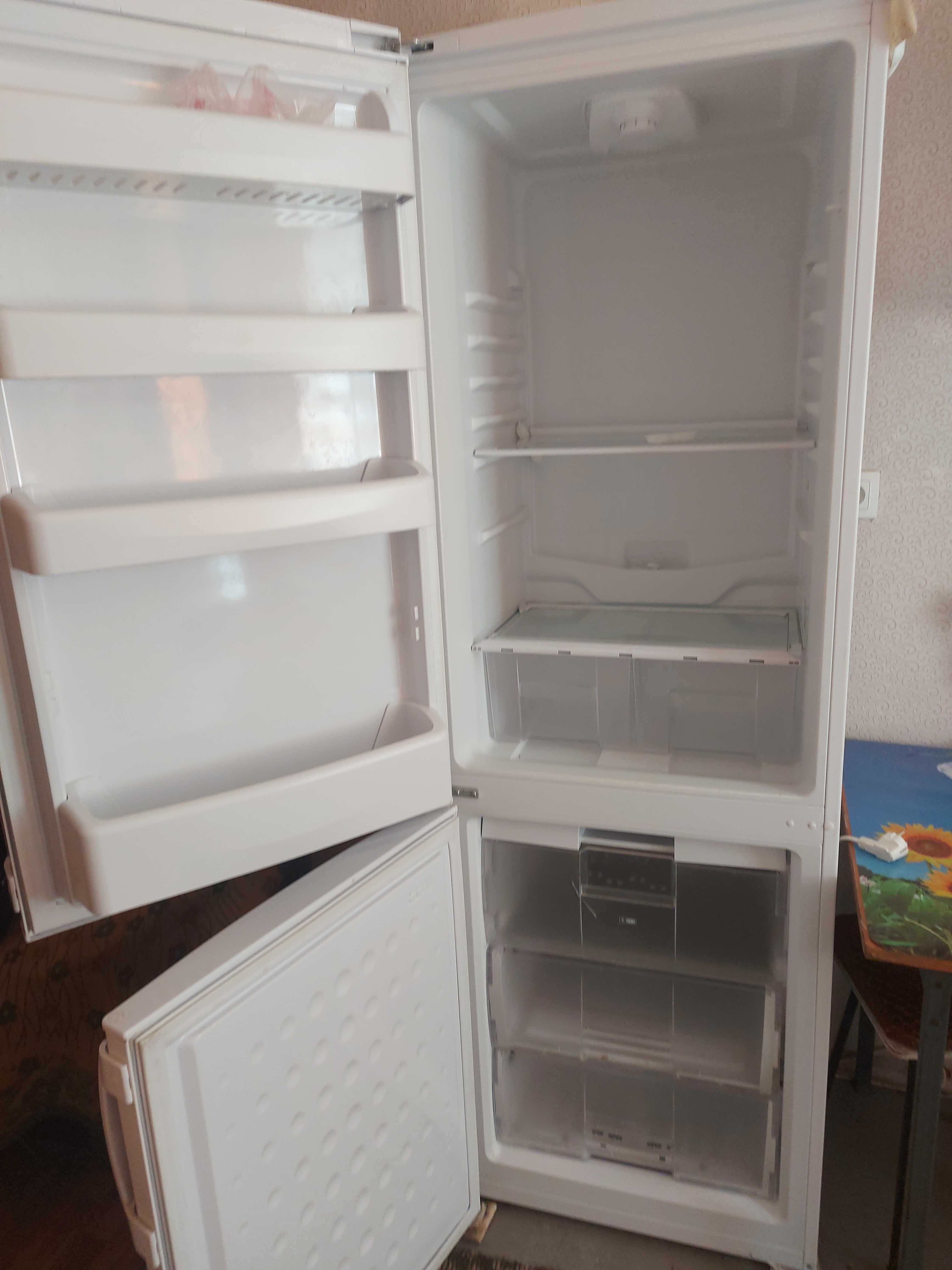 Продам холодильник