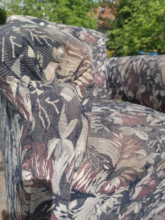 Fotel zabytkowy mocny drewniany stelaż duży używany do renowacji