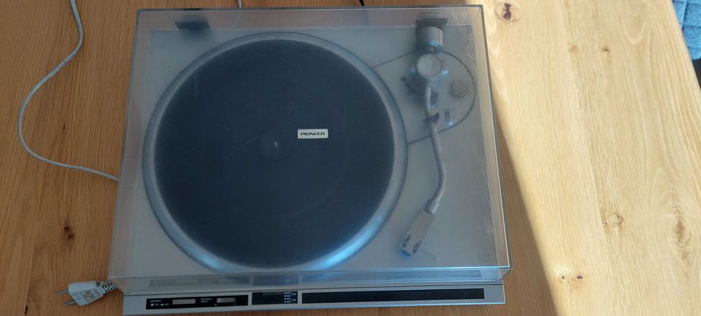 GIra Discos Pioneer PL100